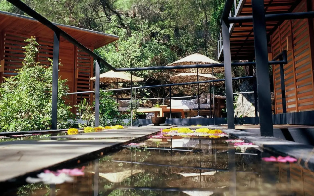 Hillside Beach Club