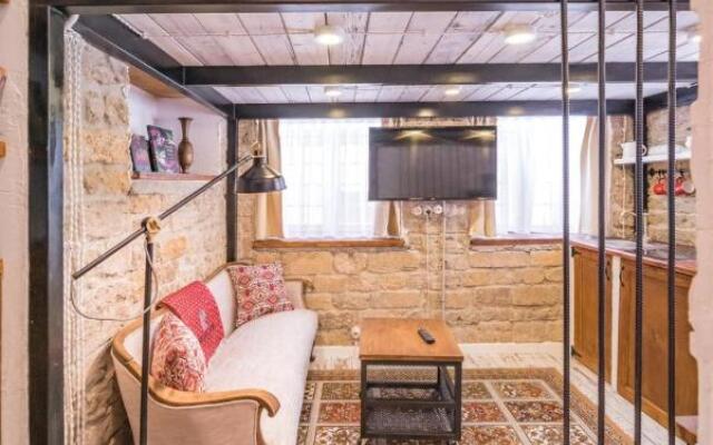 Rest Studios Aparthotel