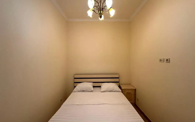 2-K v Novostroyke, Ulitsa Arama, Di480 Flat