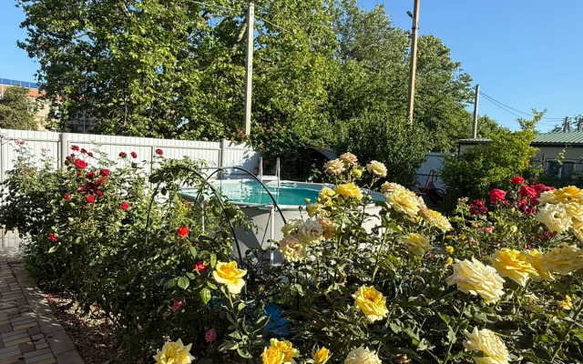 S Basseynom Uralskiy Guest house
