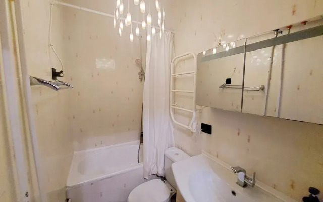V Tsentre Srednevekovyya Flat
