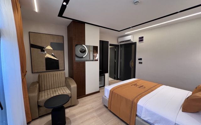 Hotel Elysian Airport