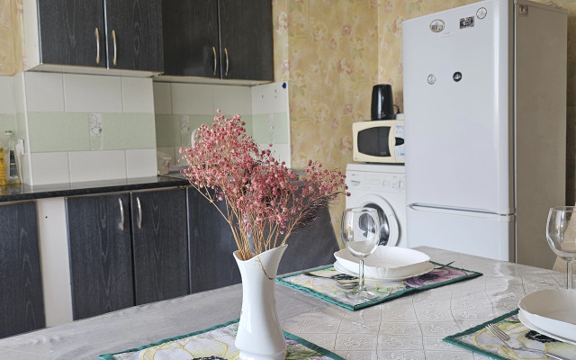 Prostornaya Dvukhkomnatnaya Na 10 Etazhe Flat