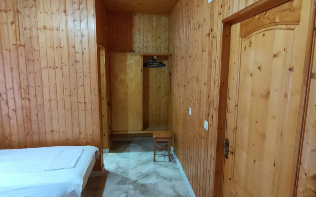 Roksana Guest House