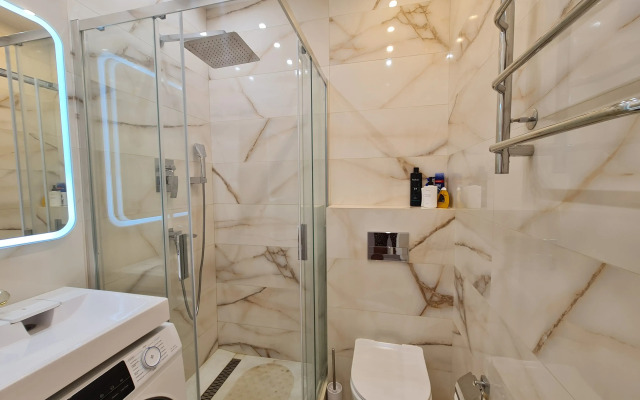 Квартира в Доме Бизнес-Класса Недалеко от Моря и Центра