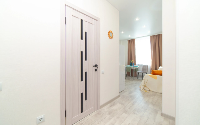 Na 16 Etazhe s Zavorazhivayuschimi Zakatami Apartments