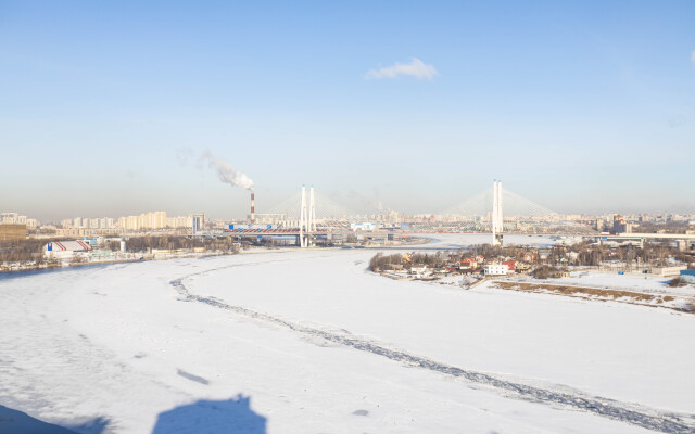 Apart S Vidom Na Nevu I Vantovyij Most