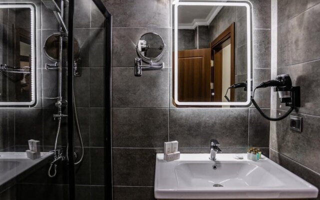 Mays Royal Hotel