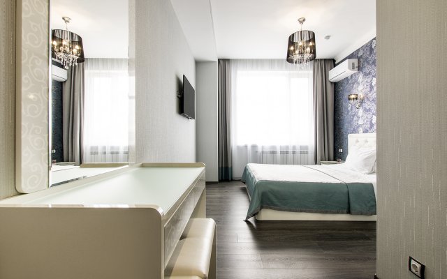 Отель Корона