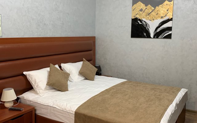 Zerkalnyij Hotel