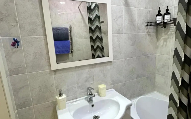 Prostornaya Dvukhkomnatnaya Flat