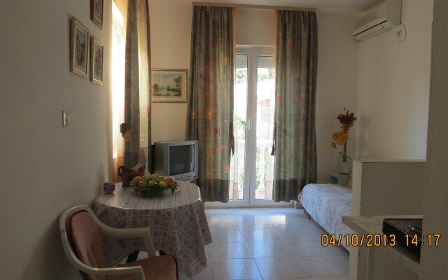 Lazarevic 1/3 Apartments