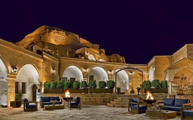 Seraphim Cave Suites & Spa Hotel