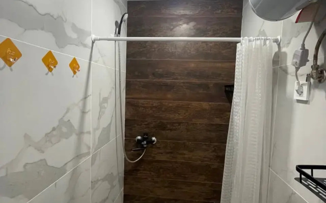 Stilnaya V 50 Metrakh Ot Morya Flat
