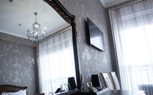 GUSTO Hotel