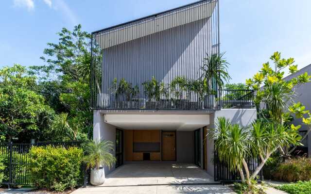 Tropical Paradise Villa with Large Pool Villa