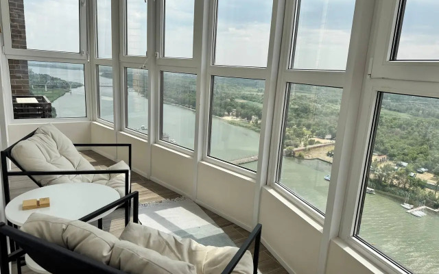 Studiya S Velikolepnym Vidom Na Reku Flat