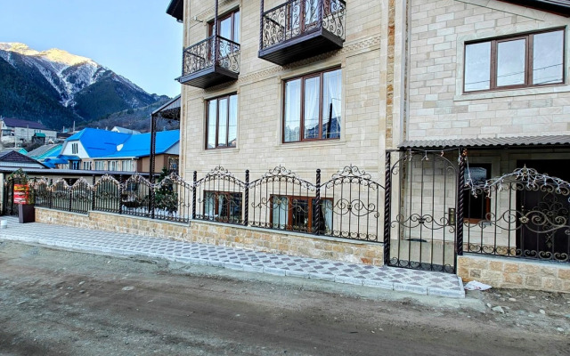 Отель Golden House