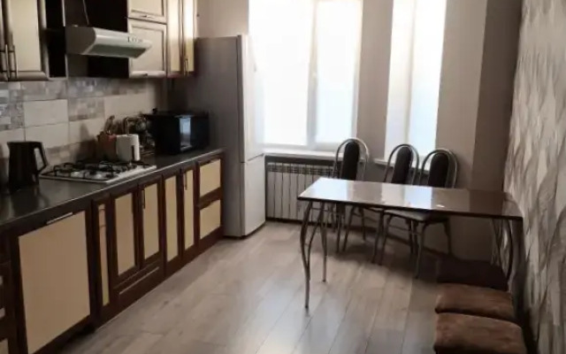 Dvuhkomnatanaya s Dvumya Lodzhiyami Flat