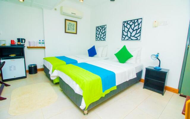 Yoho Settle In Tourist Lodge Hotel