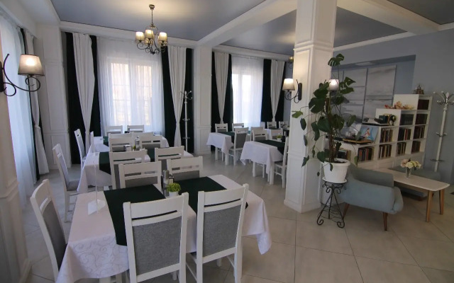 Akvamarin Plyazh Hotel