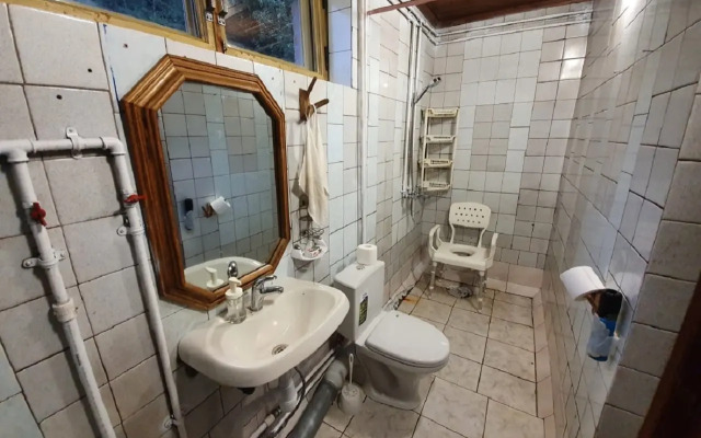 vo Fryazino s Ulichnym Bassejnom i Batutom Private House