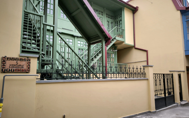 Частный Дом Tbilisi Central Apartment