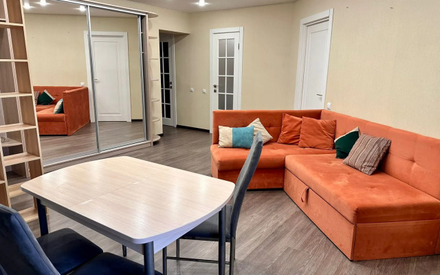 Квартира Просторная двухкомнатная на Семенова 11