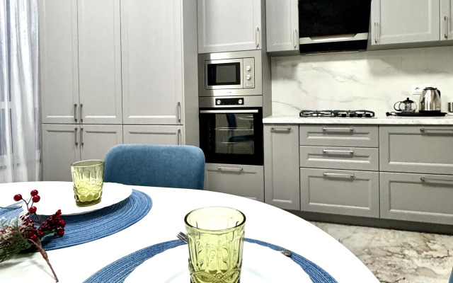 Flat Tsentralnoye Mesto Dvukhkomnatny Lyuks
