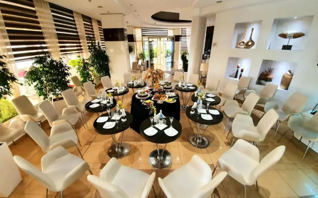 Arvi Hotel