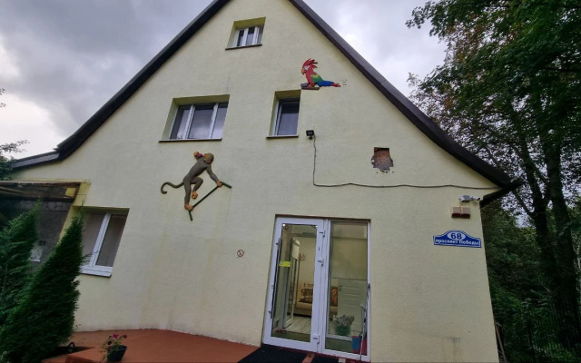 S Uchastkom V Tsentre Goroda Flat