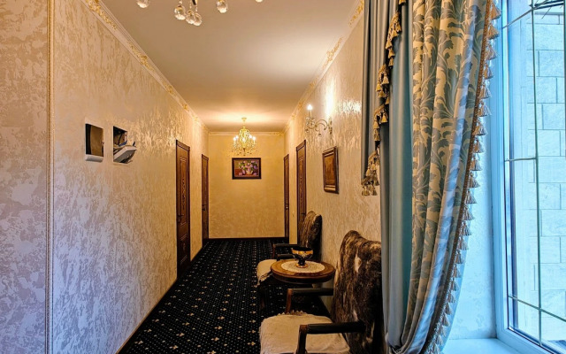 Отель Golden House