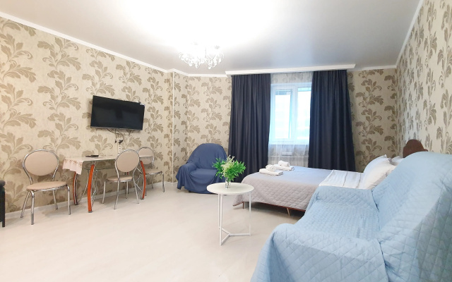 S 2-Mya Krovatyami I Odnomestny Divan V Tsentre Astany Apartments