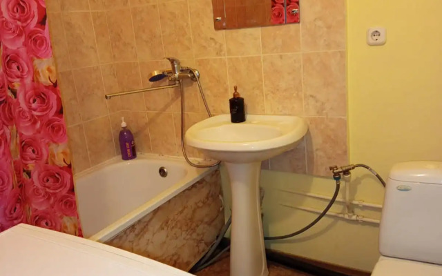 Domashniy Ochag Na Ulitse Artema 118 Flat