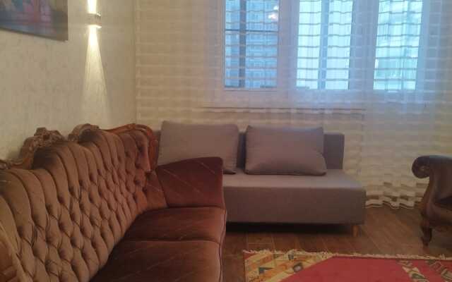 Vintazhnaya kvartira vozle metro Flat