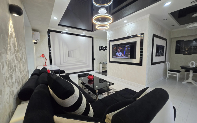 Квартира Loft Black and White в центре города