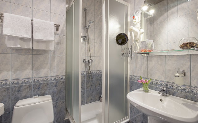 Отель Искра