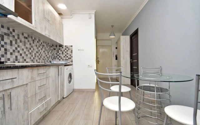 Ma154, 2-Komn. Na Pr. Mesropa Mashtotsa Flat