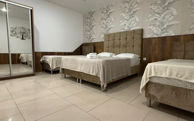 Апартаменты Восьмиместные апартаменты в Сириусе 100 метров до пляжа