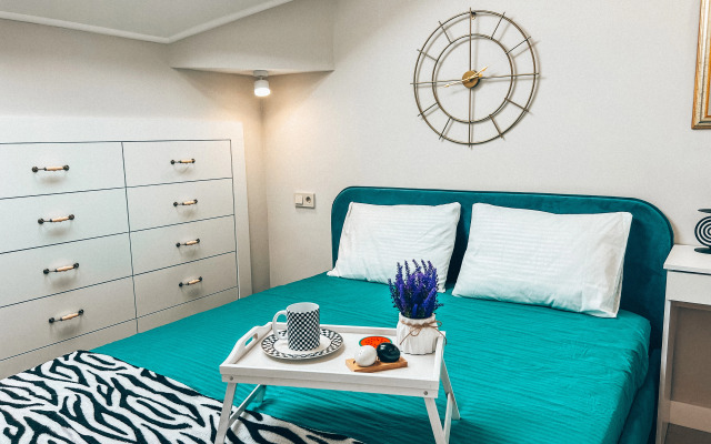 Yarkaya S Kusochkom Morya Flat