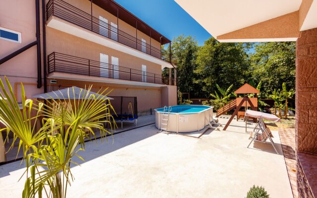 Gostevoy Dom U Yeleny Guest House