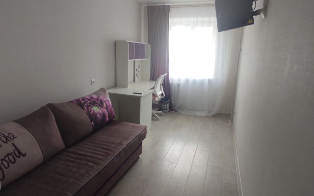 Trekhkomnatnaya Uyutnaya v Izhevske Flat