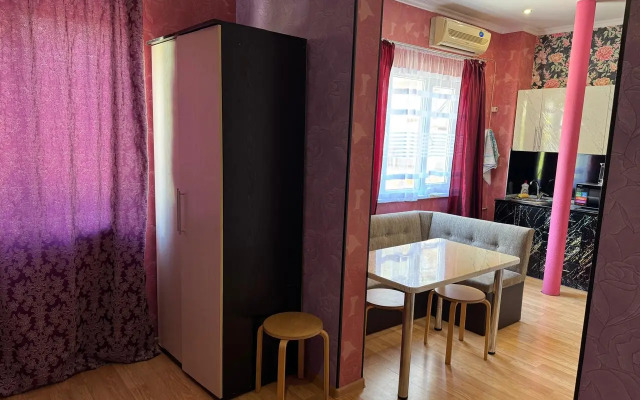 Na Tsvetochnoy Apartments