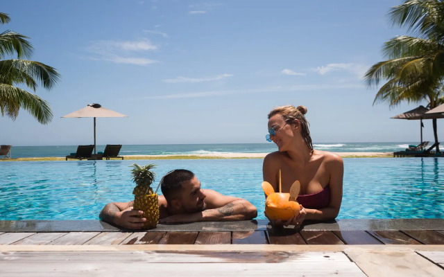 Курортный отель Sri Sharavi Beach Villas & Spa