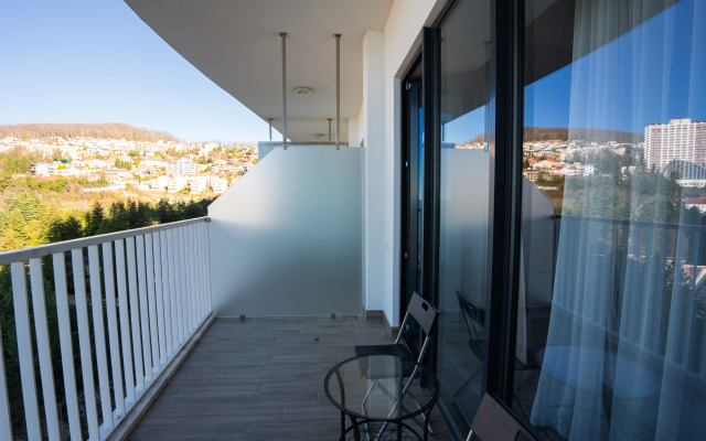 Апартаменты двухкомнатные с видом на море и город