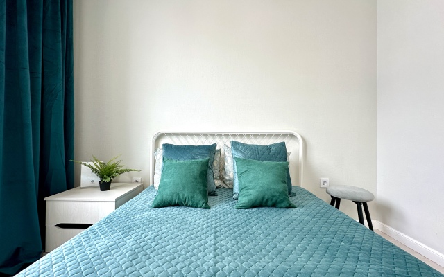 Lyuks Akvamarin s Dizaynerskim Remontom, Dlya Bolshoy Semi Apartments