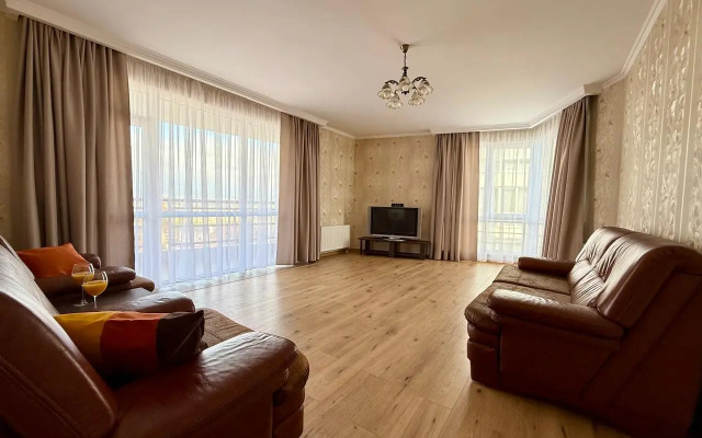 Ri-Apart Trekhkomnatnaya Adler Per Bogdana Khmelnitsogo10 Flat