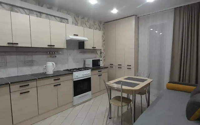 Sovremennaya Kvartira U Vozdushno-Desantnogo Uchilischa Flat