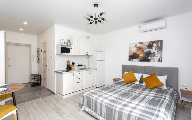 Квартира Романтическая студия в новом доме с лоджией