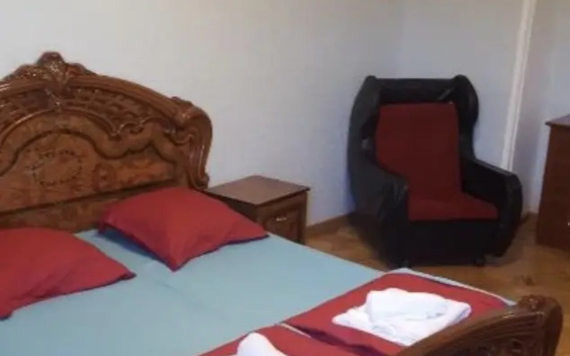 Dom Apartments